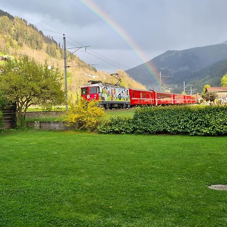 Schones Kleines Studio Mit Sitzplatz, Mitten Im Prattigau Jenaz Buitenkant foto