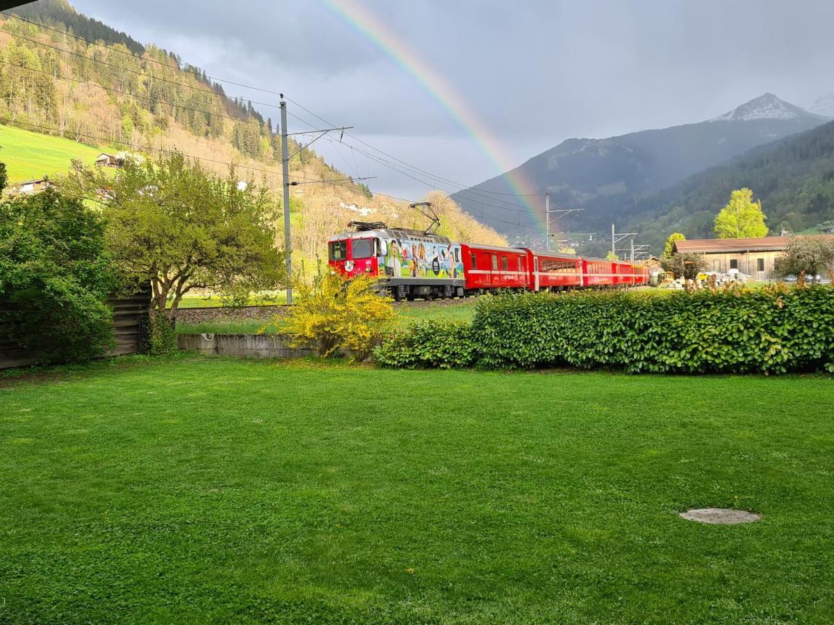 Schones Kleines Studio Mit Sitzplatz, Mitten Im Prattigau Jenaz Buitenkant foto