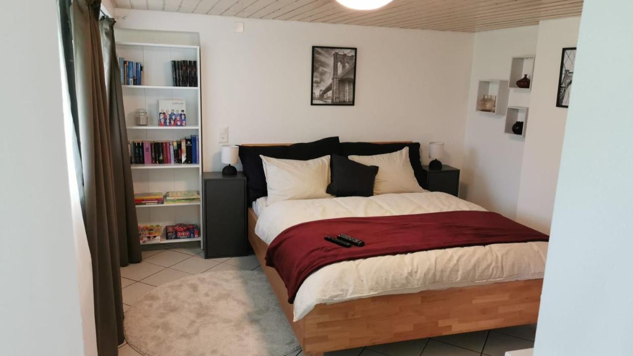 Schones Kleines Studio Mit Sitzplatz, Mitten Im Prattigau Jenaz Buitenkant foto