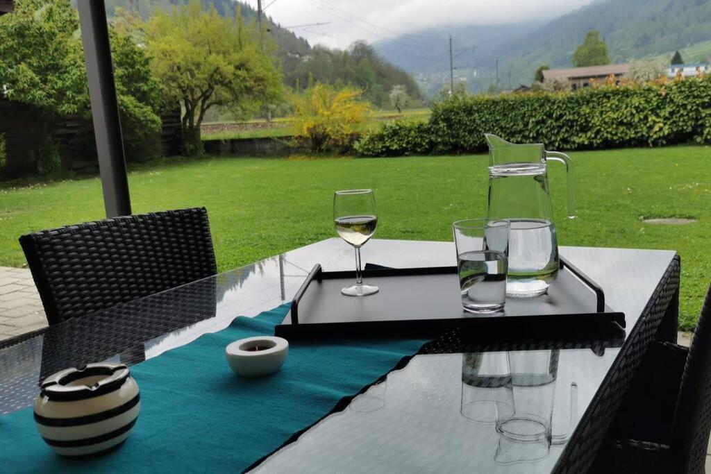 Schones Kleines Studio Mit Sitzplatz, Mitten Im Prattigau Jenaz Buitenkant foto