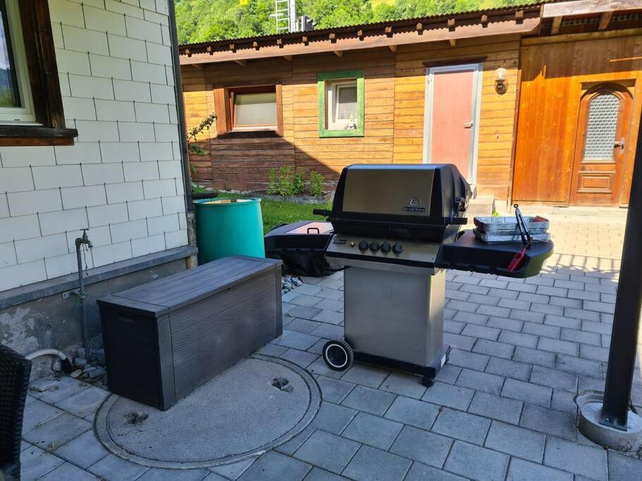Schones Kleines Studio Mit Sitzplatz, Mitten Im Prattigau Jenaz Buitenkant foto