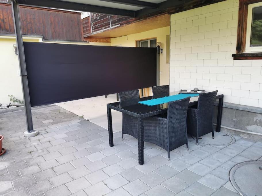 Schones Kleines Studio Mit Sitzplatz, Mitten Im Prattigau Jenaz Buitenkant foto