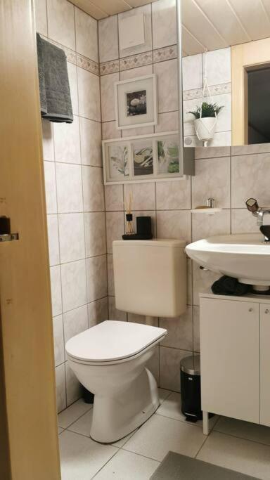 Schones Kleines Studio Mit Sitzplatz, Mitten Im Prattigau Jenaz Buitenkant foto